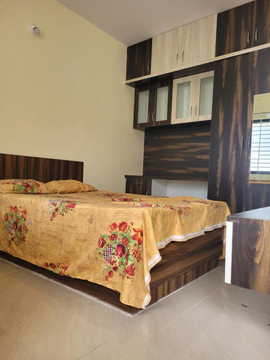 RV backpackers - Housity