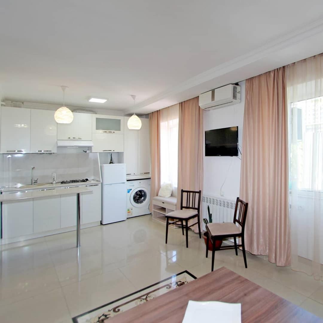 Sunny and spacious apartment near to the Metro - Housity