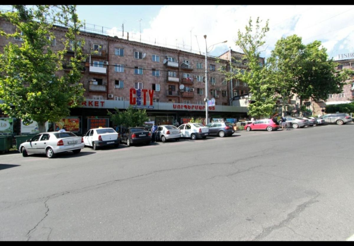 Sunny and spacious apartment near to the Metro - Housity