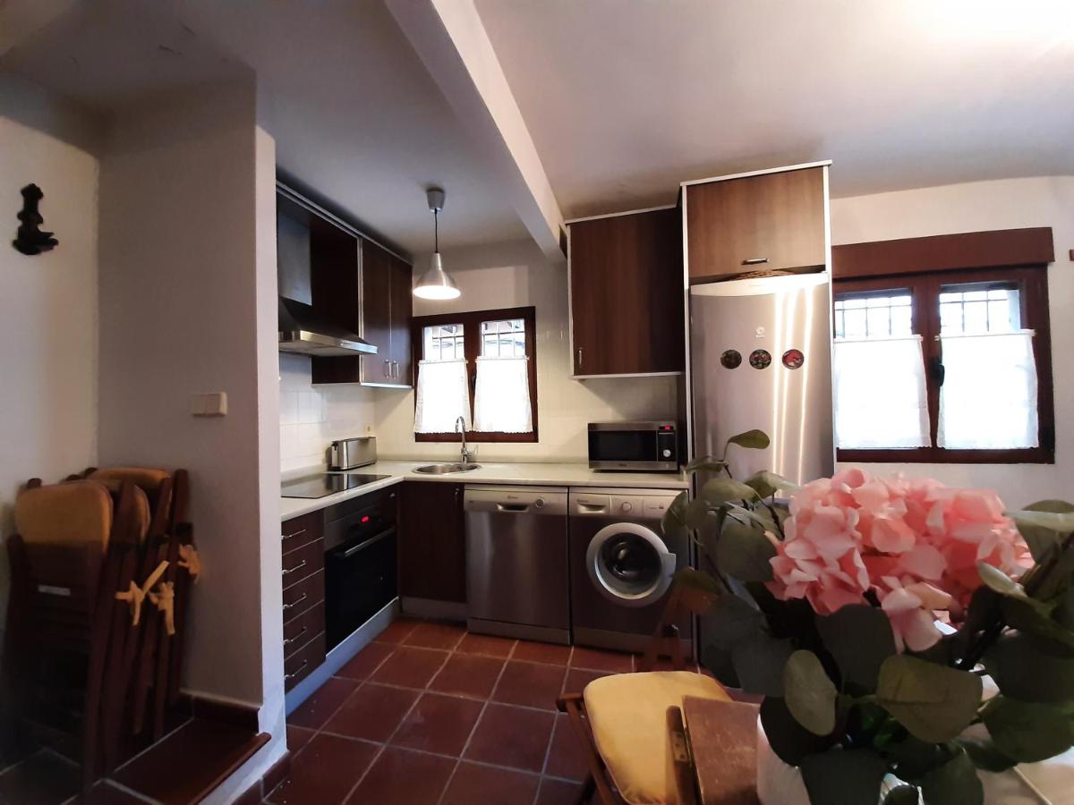 Casa con patio y chimenea en Piedralaves - Housity