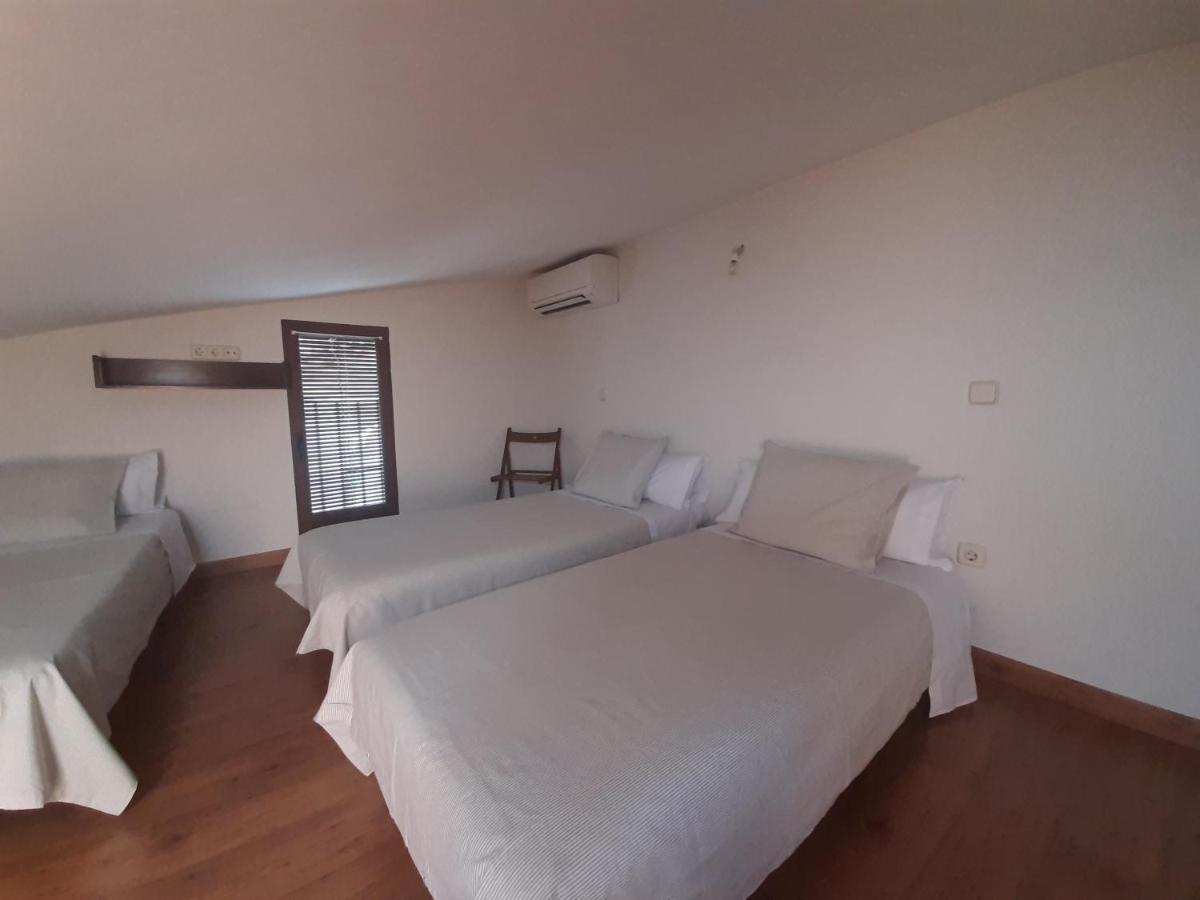 Casa con patio y chimenea en Piedralaves - Housity