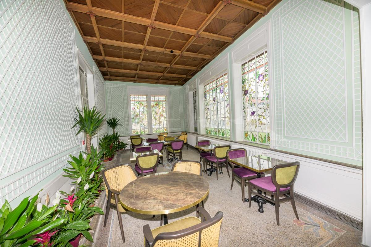 Logis HOTEL DU PARC - Housity