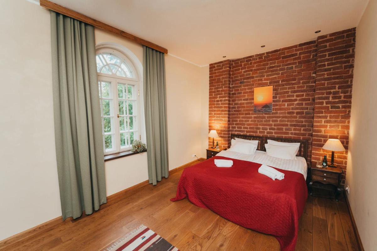 Mooste Viinavabriku Hotell & Restoran - Housity