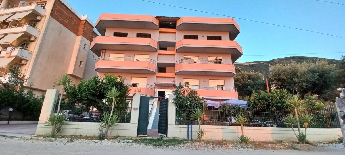 Villa Nuredinaj - Housity