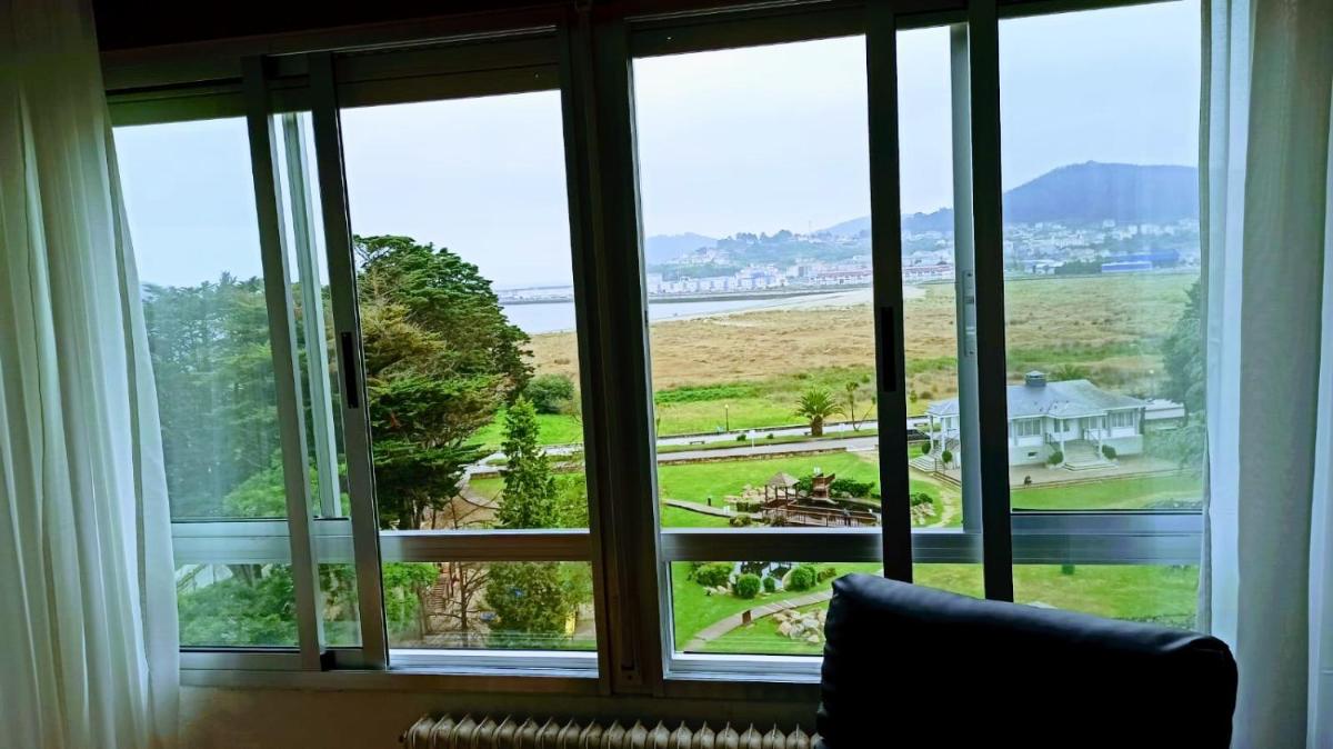 Piso luminoso y acogedor en primera línea de playa Covas Viveiro - Housity