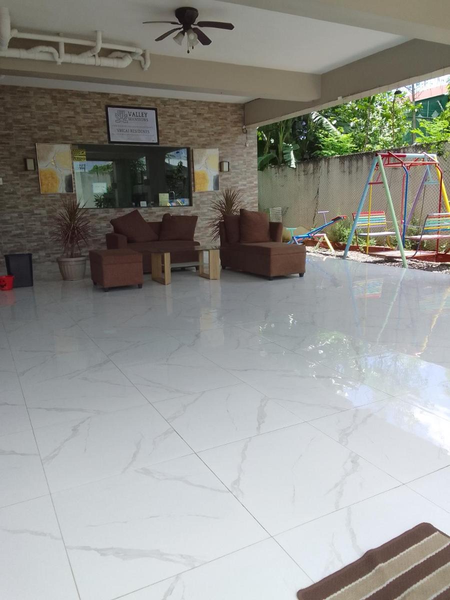 Aliyahs’s Place: Staycation in Valley Golf Cainta - Housity