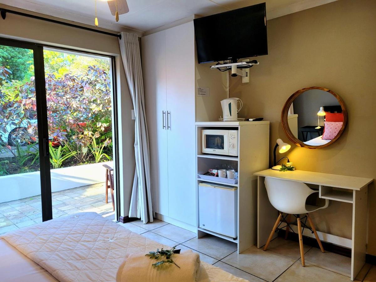 Tropical Seaside Suite 9 - Housity