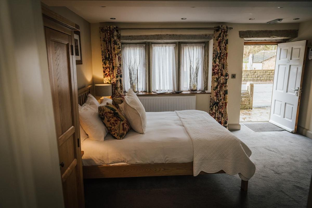 The Woodman Inn - Housity