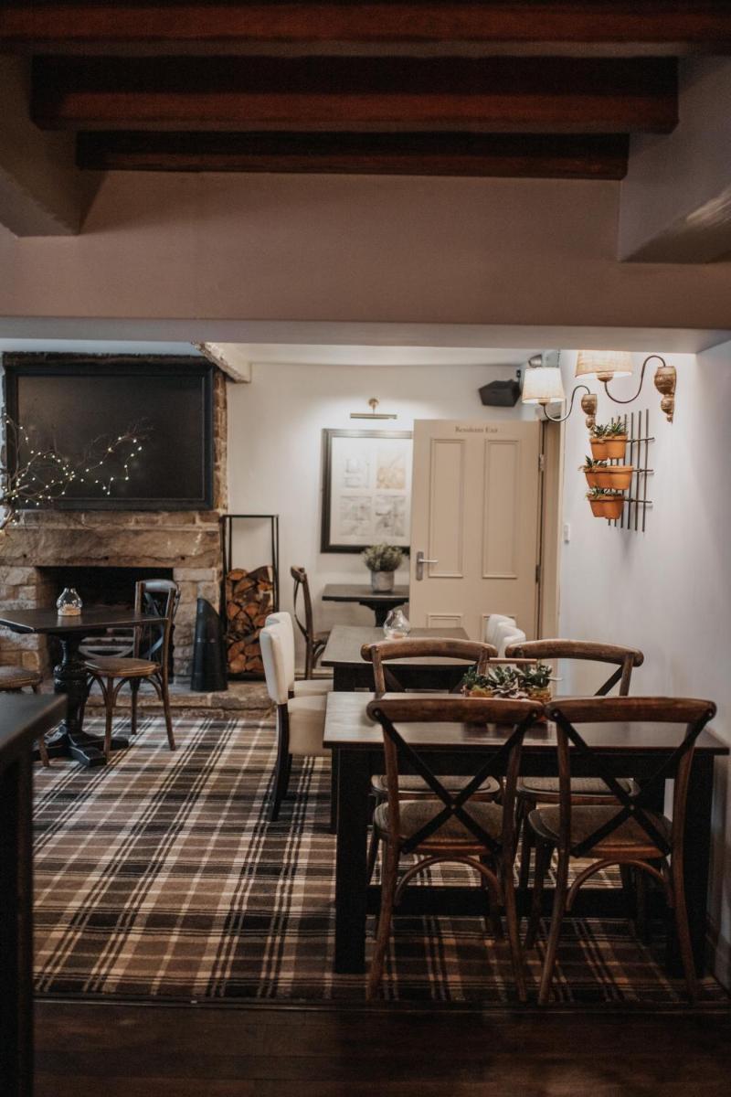 The Woodman Inn - Housity
