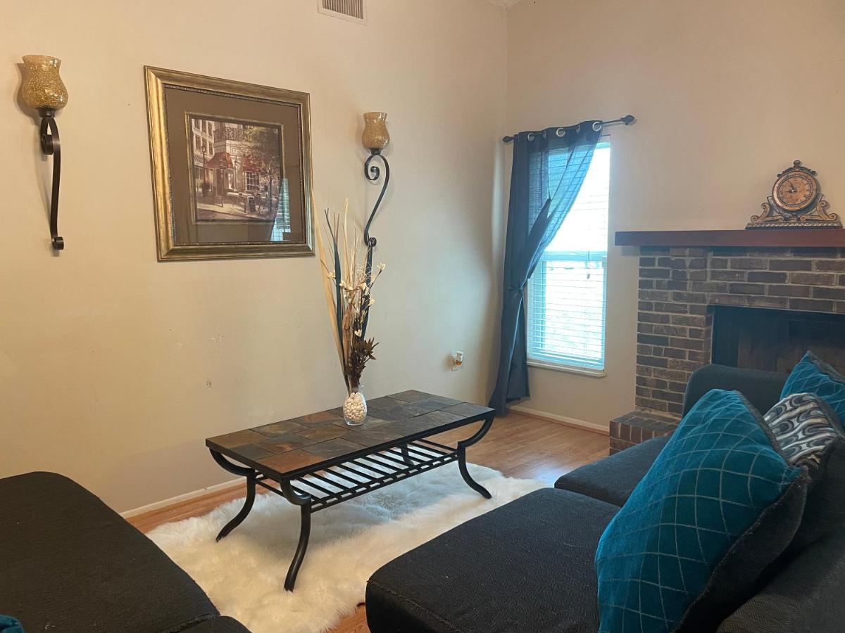Nice Spacious 2bd with indoor fireplace near Legoland - Housity