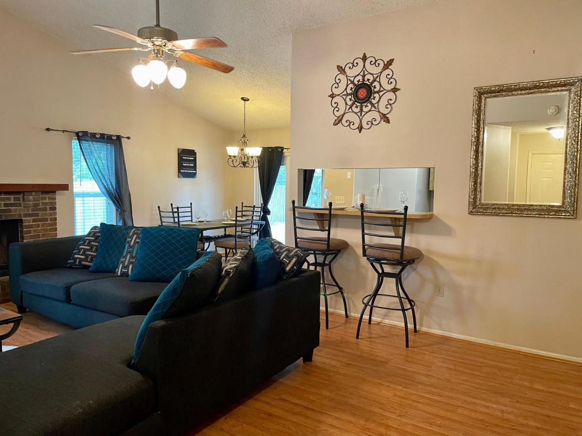 Nice Spacious 2bd with indoor fireplace near Legoland - Housity