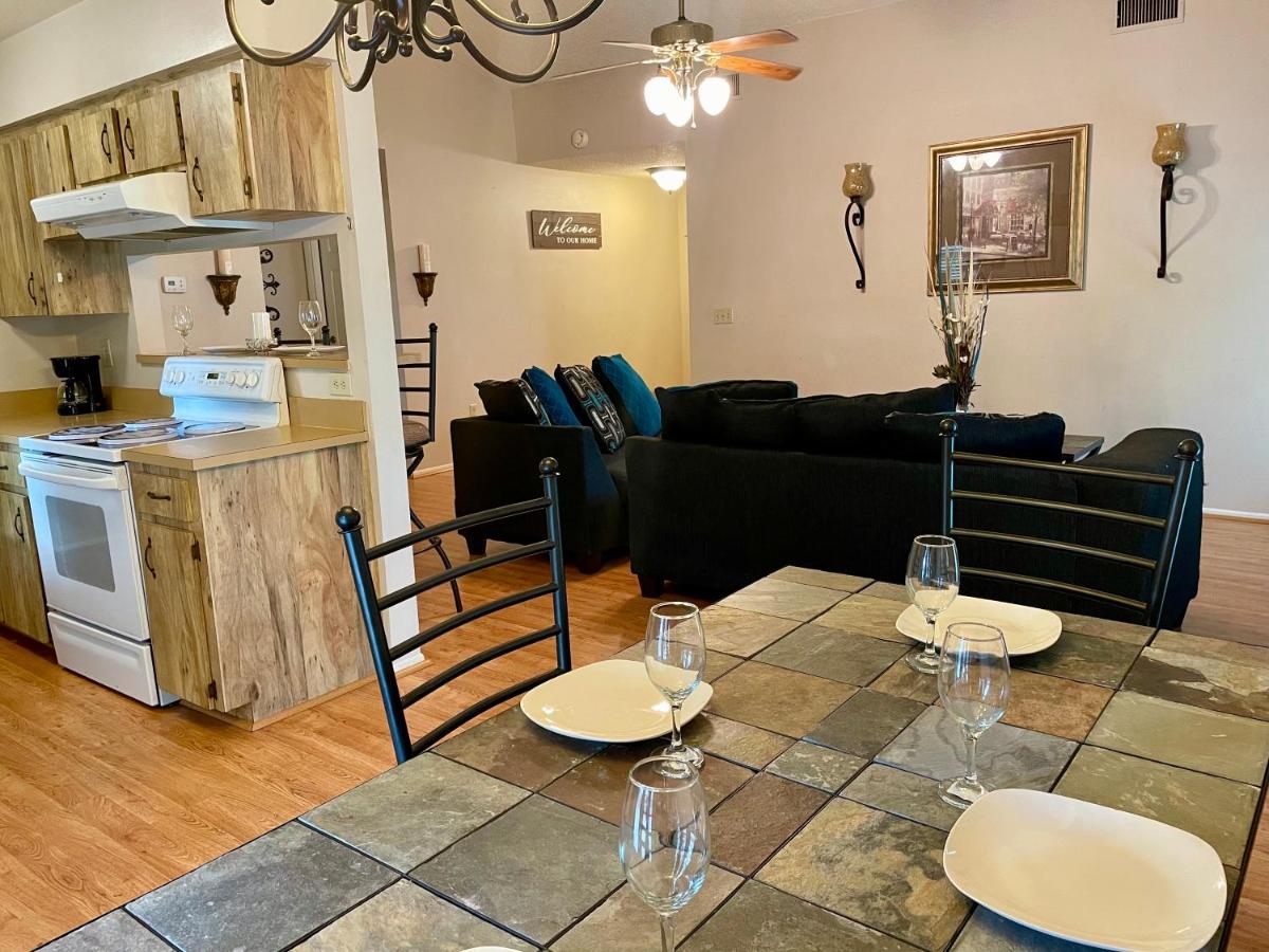 Nice Spacious 2bd with indoor fireplace near Legoland - Housity