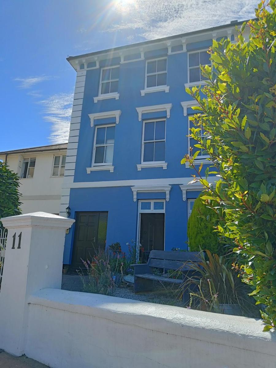 SWISH **** Free carpark **** Train Station 2 mins - Housity