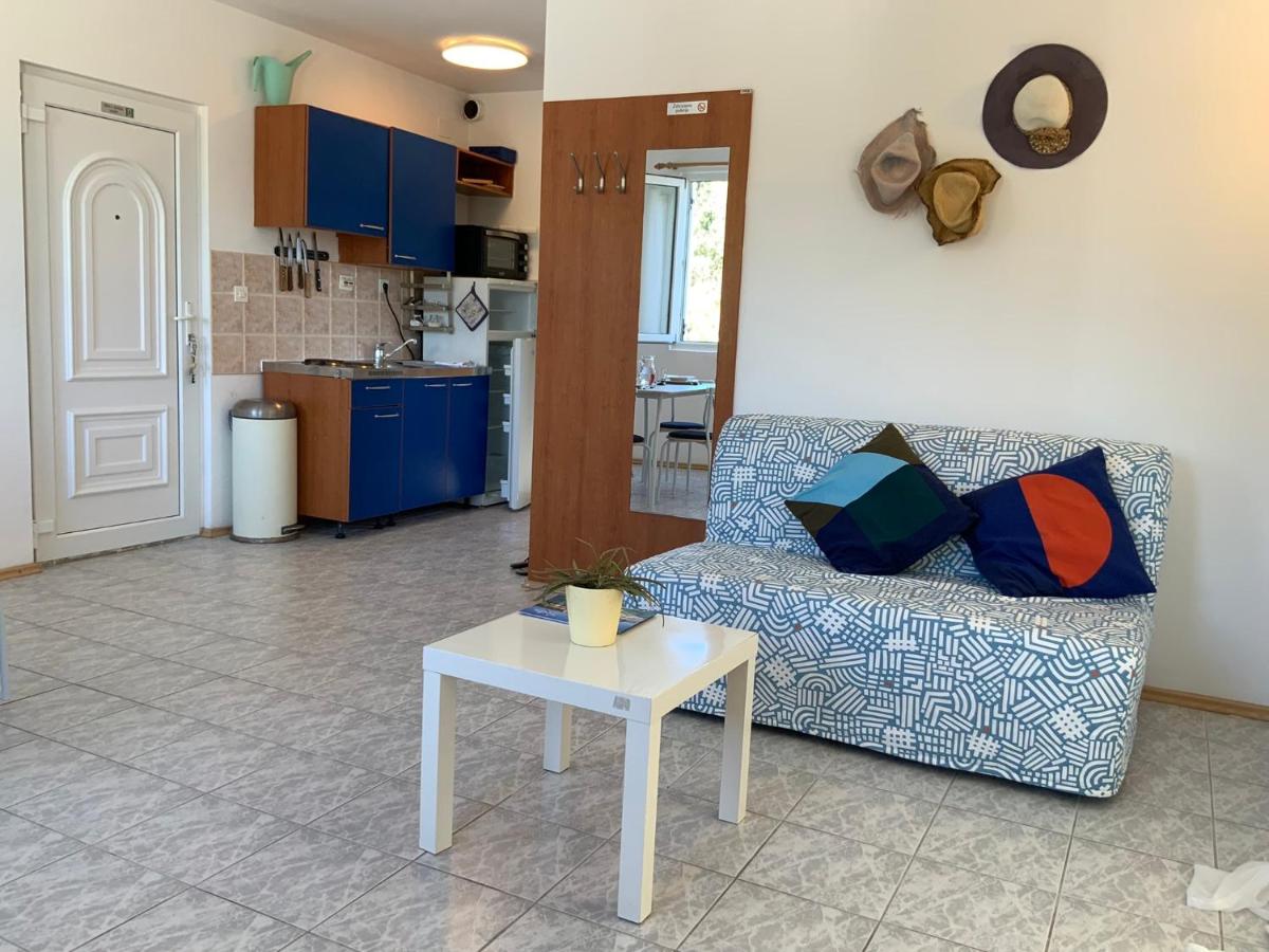 Suitetrails - Solenta - Sunny & Bright Apartment near Beach w Self CheckIN