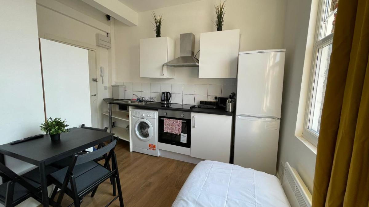 Lovely studio flat in the heart of Holloway. - Housity