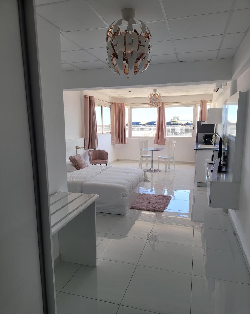 Hello Guyane (8), Suite charme luxury, 5 étoiles - Housity