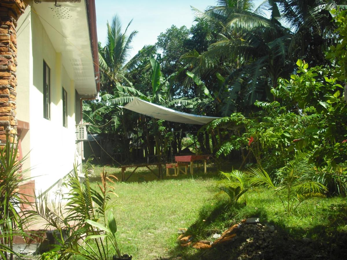 Spacious 2 bed bungalow close to white sand beach. - Housity