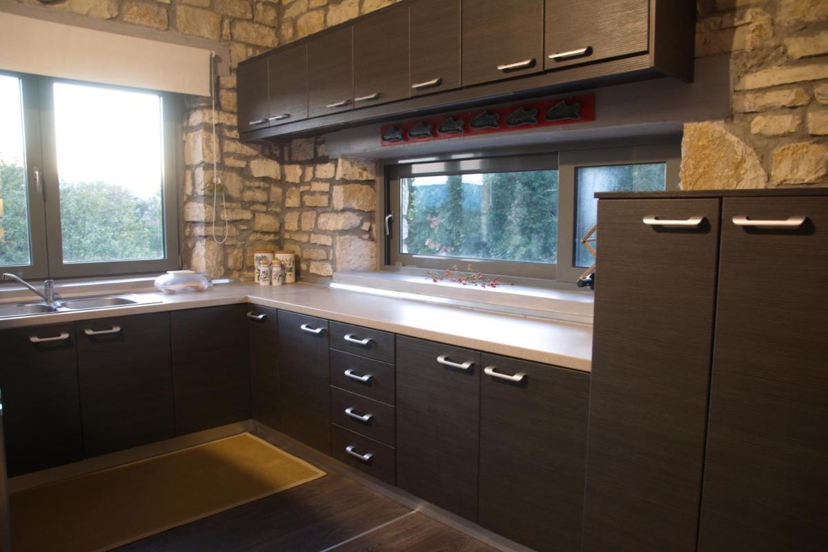 Epirus Stone Suites - Housity