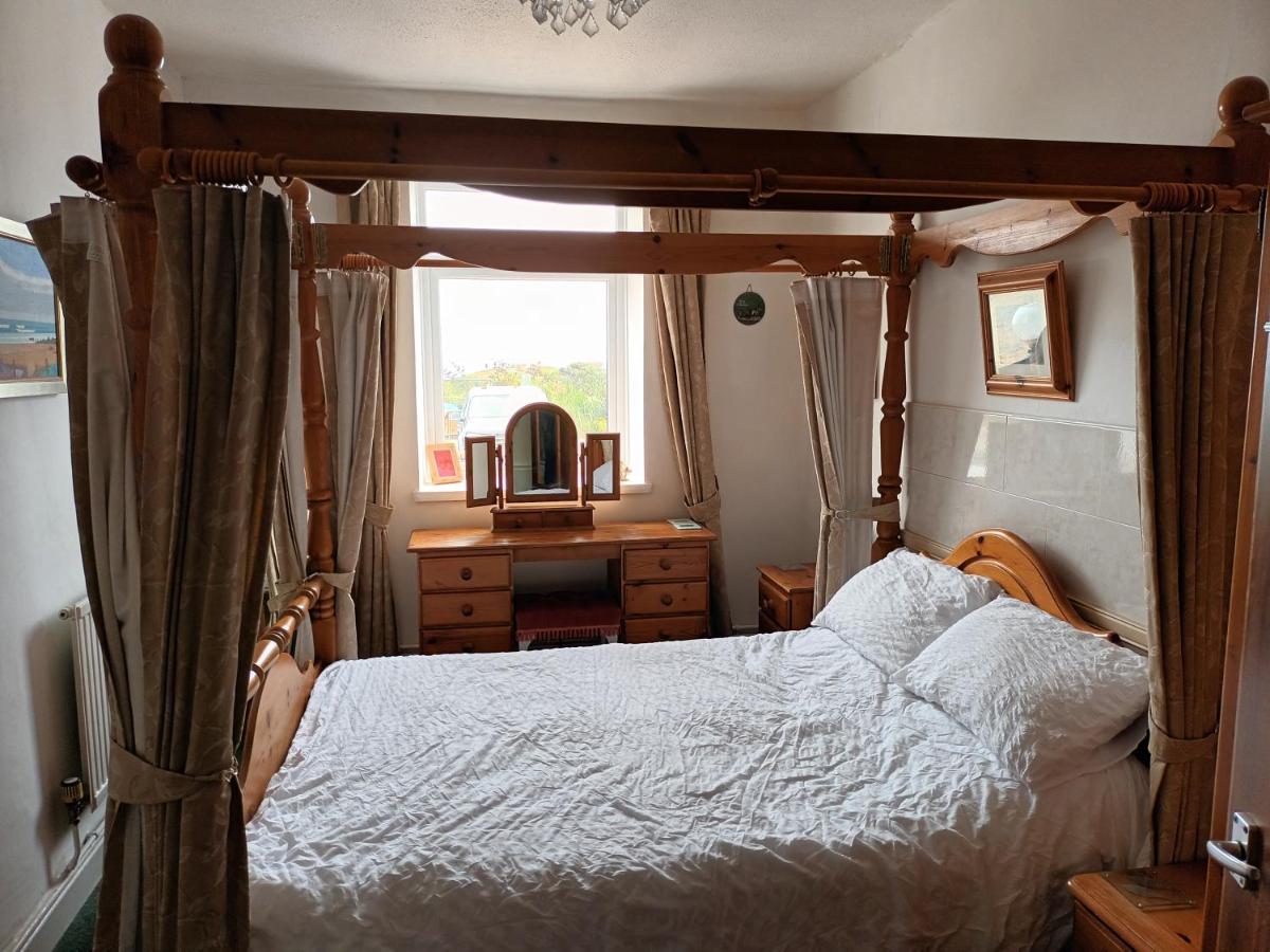King Arthur Suite, #26 Plas Darien, Lon Isalt, Treaddur Bay, Anglesey LL65 2UP - Housity