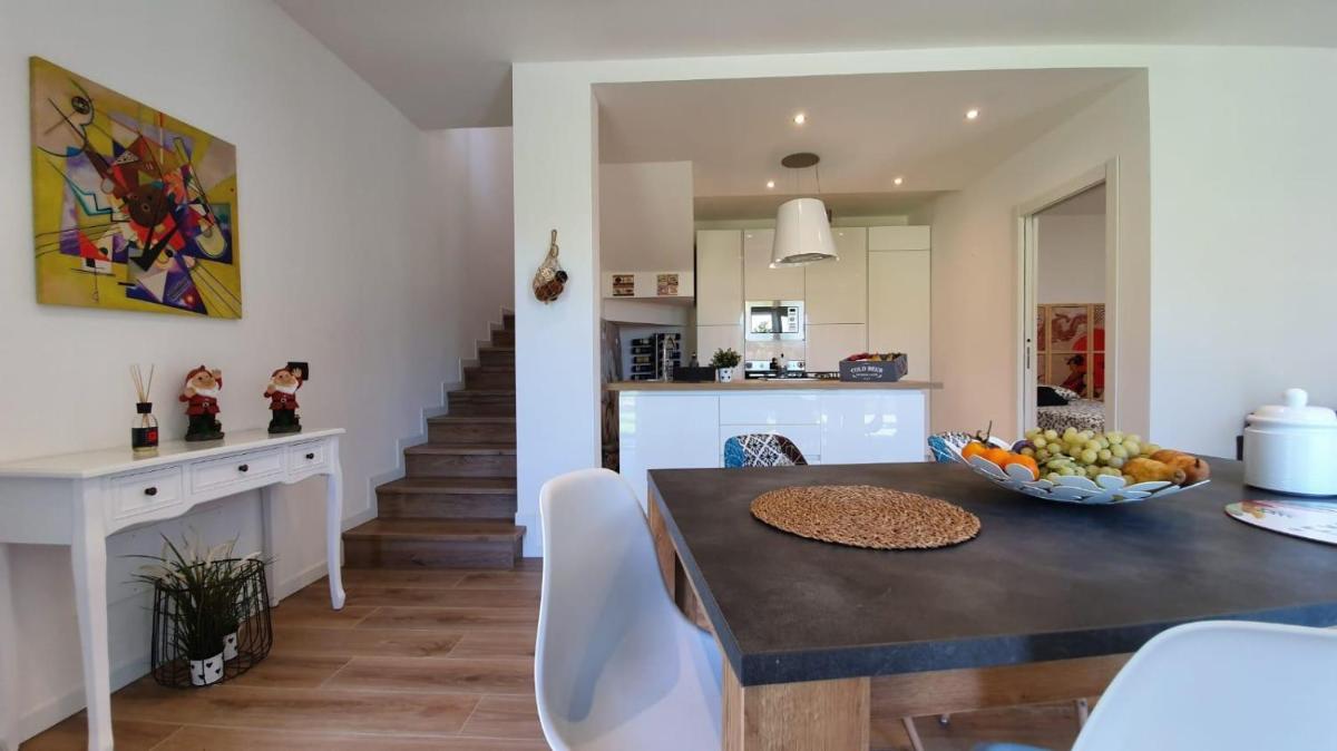 LUXURY VILLA SLEEP 6 CLOSE TO LAKE OF COMO - Housity