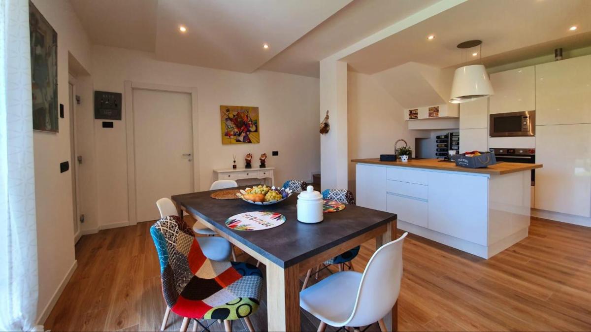LUXURY VILLA SLEEP 6 CLOSE TO LAKE OF COMO - Housity