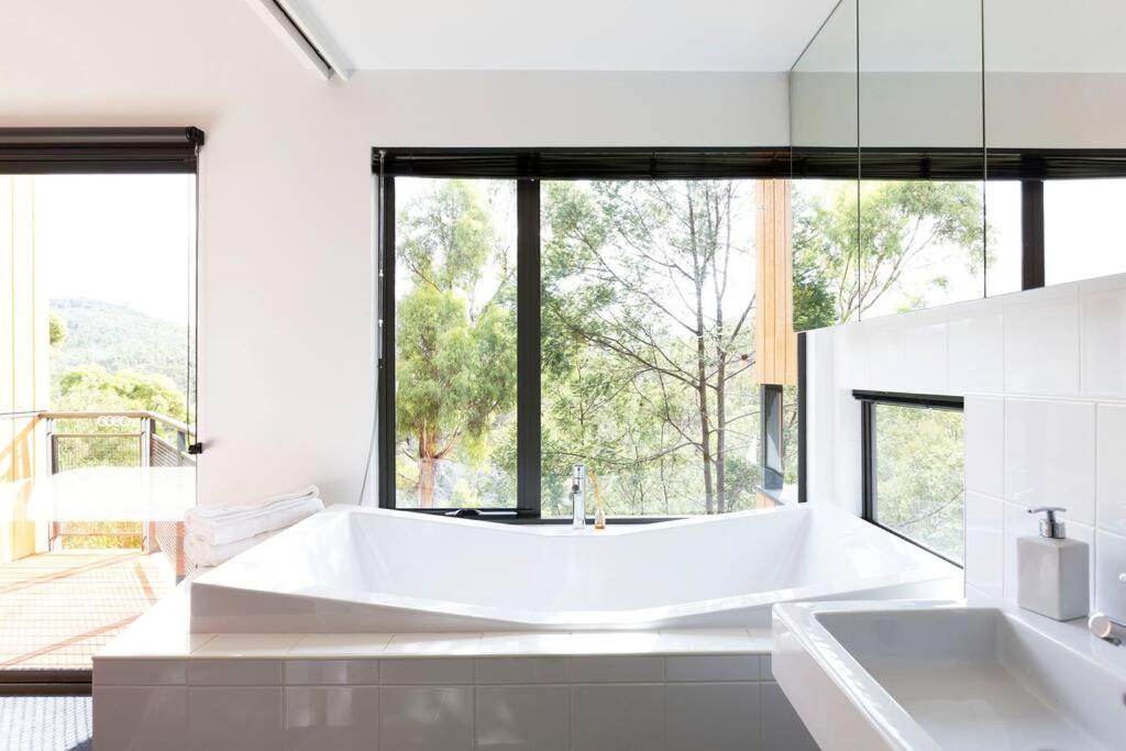 Luxurious, Tranquil and Private - Housity