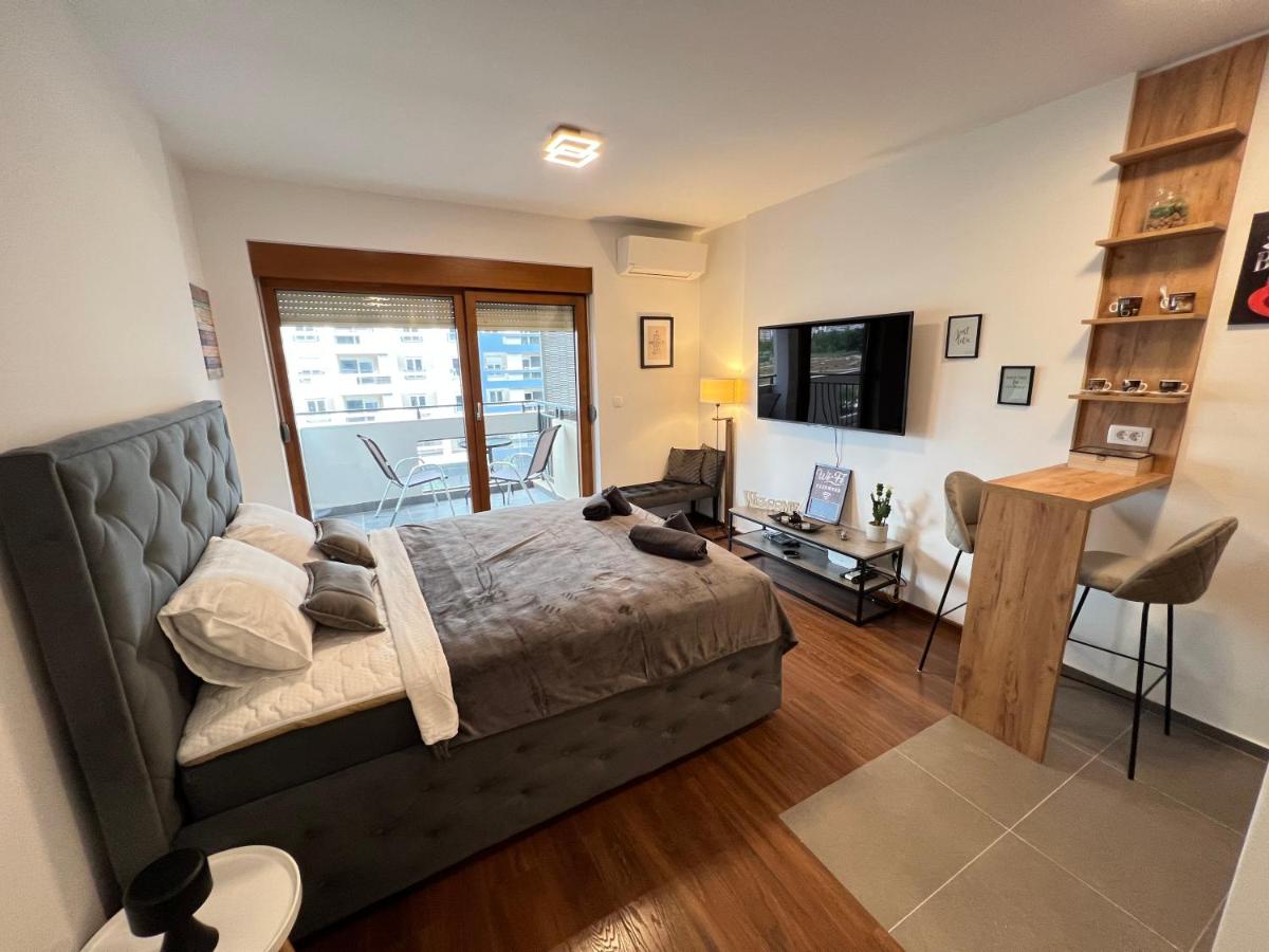 White Homes 16 - Master Quart - Hizvo
