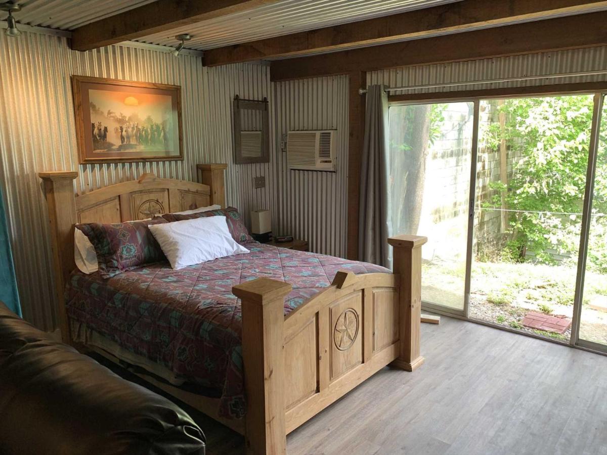Trails End Hideaway Cabin in Bandera - Housity
