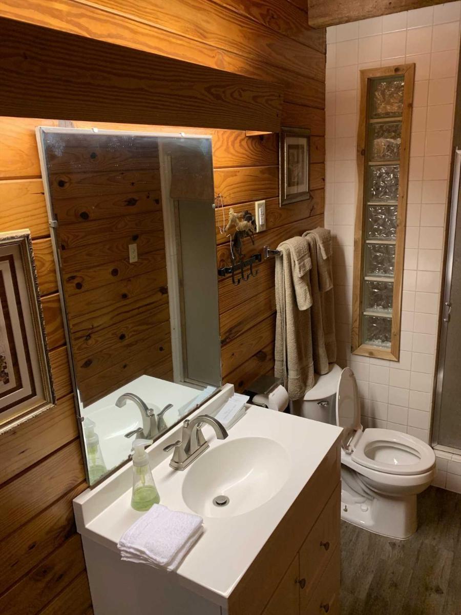Trails End Hideaway Cabin in Bandera - Housity