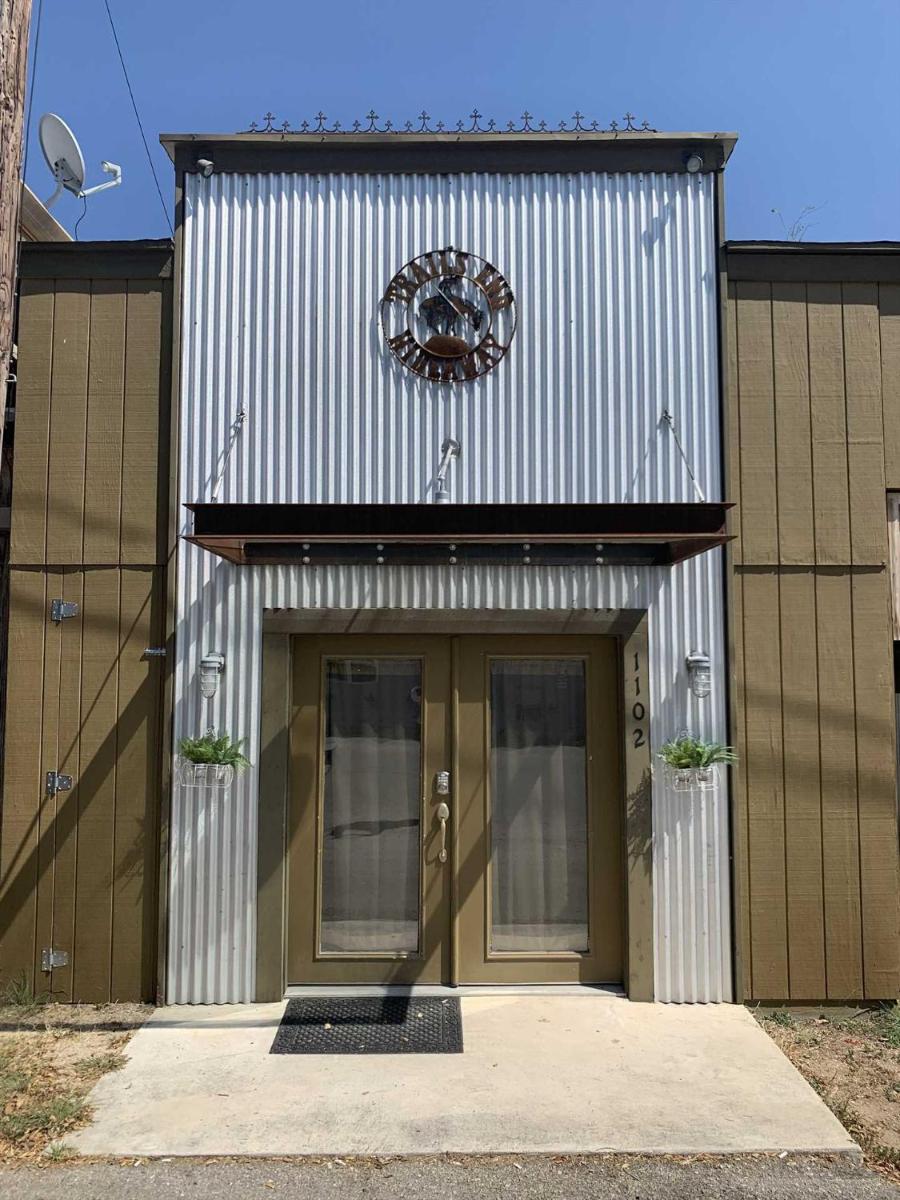 Trails End Hideaway Cabin in Bandera - Housity