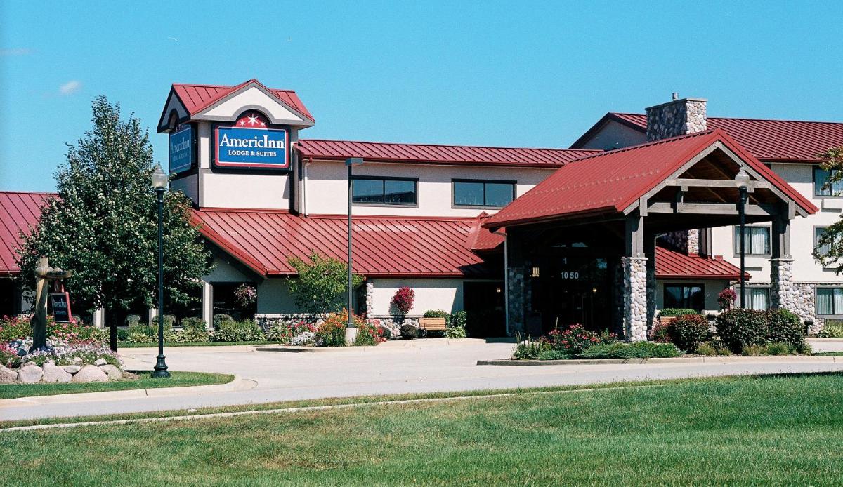 AmericInn by Wyndham Oswego - Housity
