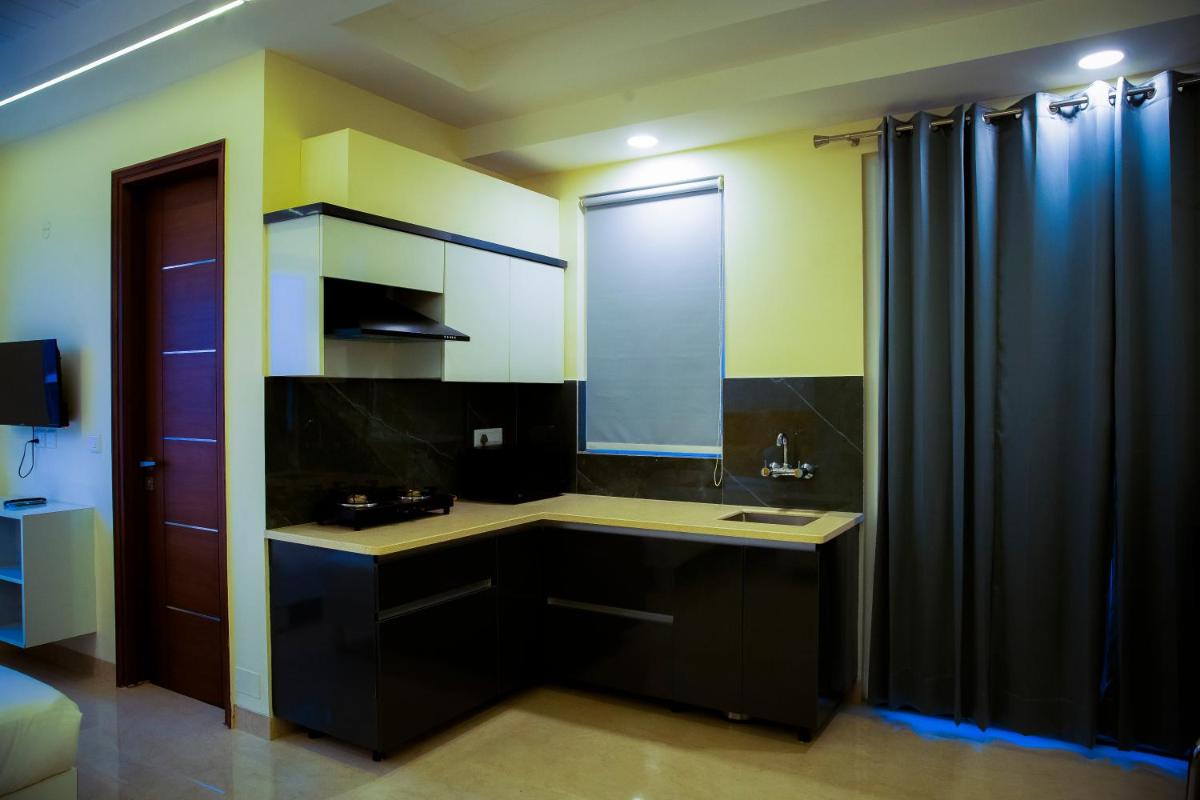 Luxury Studio Service Apartment Lime Tree -Near Artemis Hospital, Gurgaon Sector - 51 - Housity