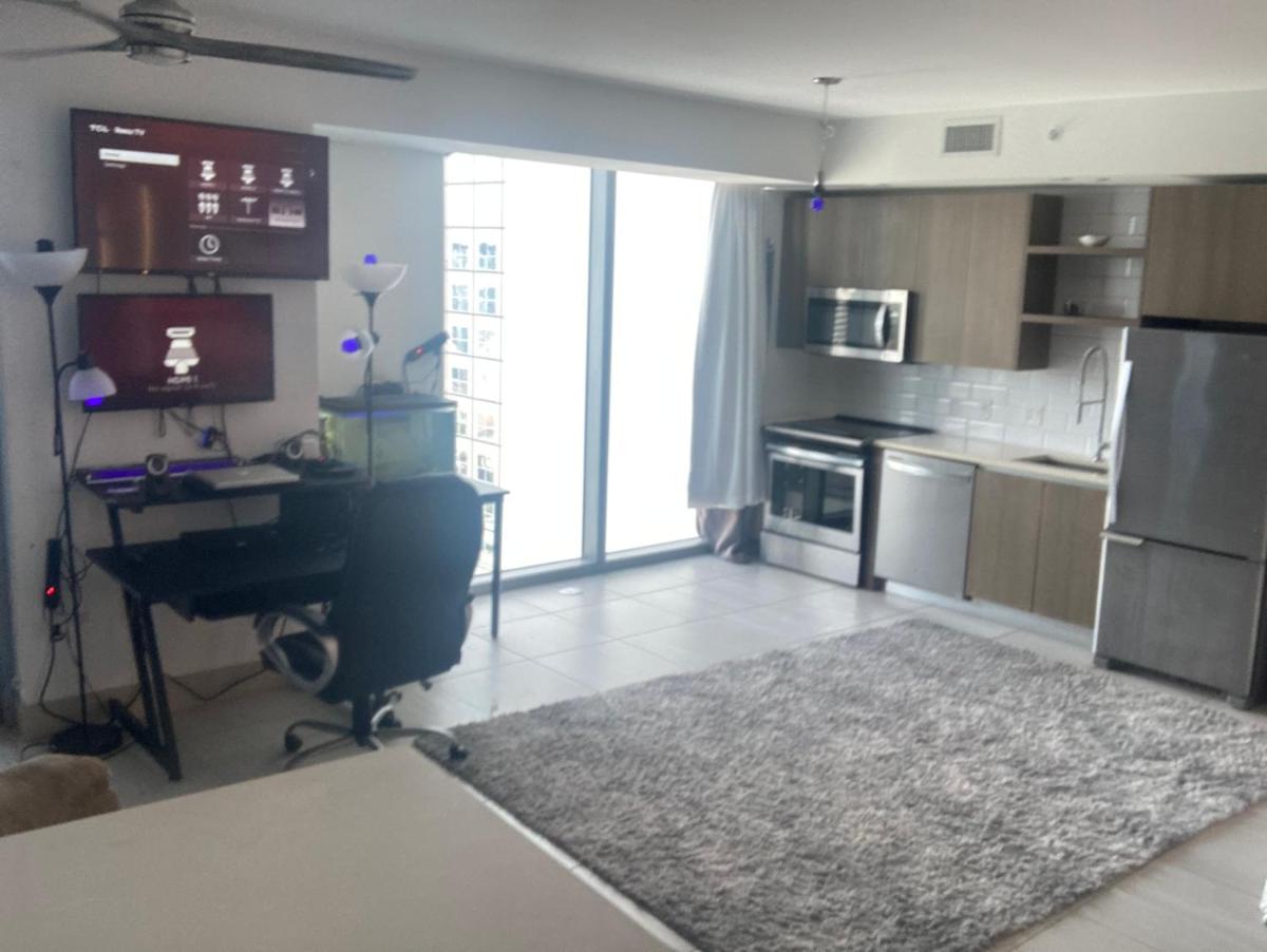 Miami Downtown Highrise Luxury Apartment with Views - Housity