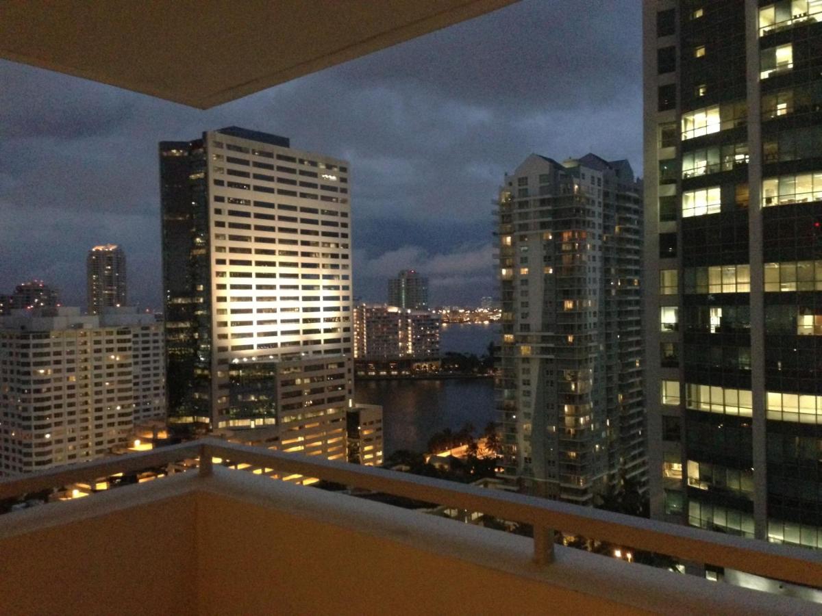 Miami Downtown Highrise Luxury Apartment with Views - Housity