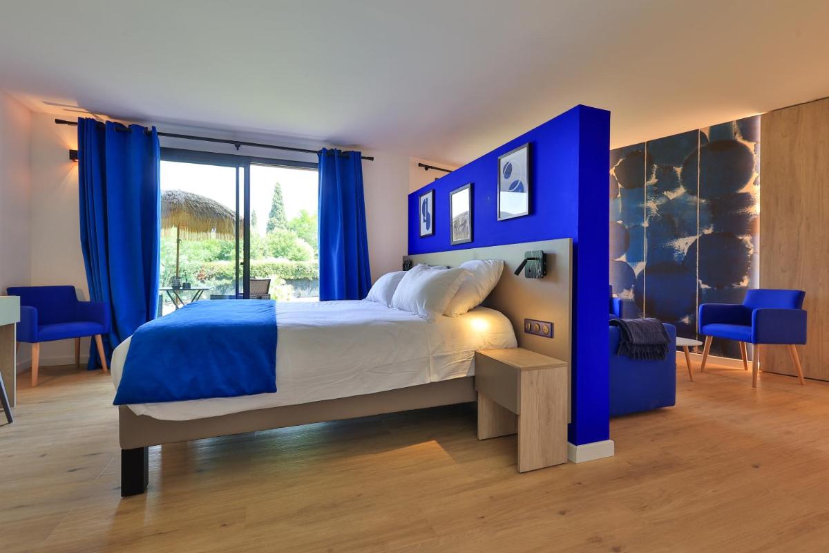 Un ou plusieurs lits dans un hébergement de l'établissement Logis Hôtel & Spa Déjeunez Sous L'Arbre