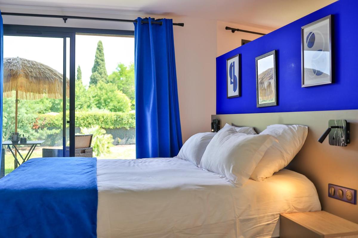 Un ou plusieurs lits dans un hébergement de l'établissement Logis Hôtel & Spa Déjeunez Sous L'Arbre
