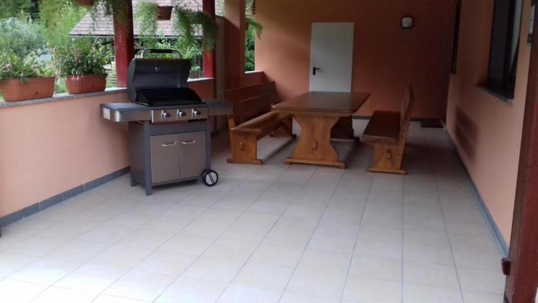 Apartma Kolpa - Housity