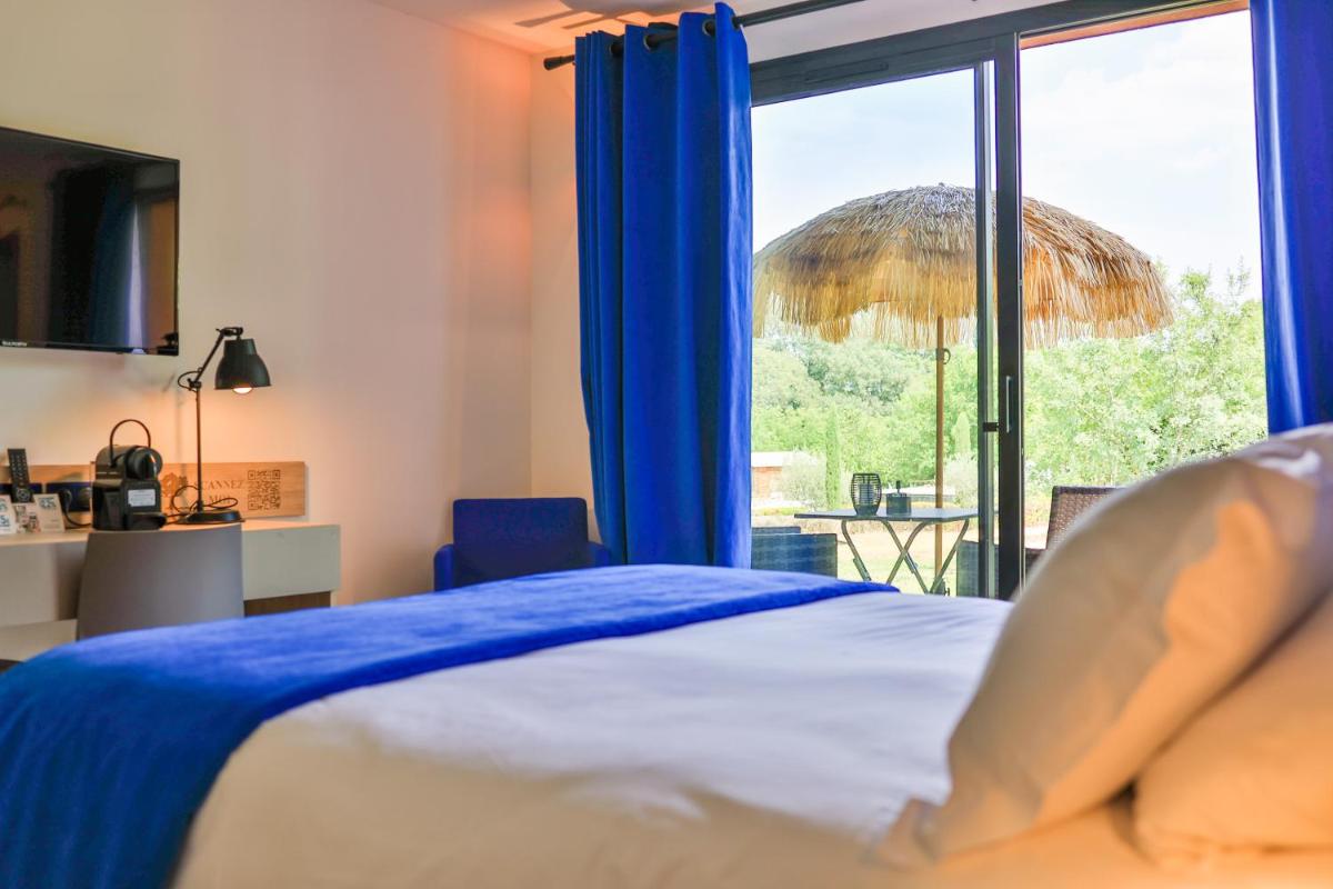 Un ou plusieurs lits dans un hébergement de l'établissement Logis Hôtel & Spa Déjeunez Sous L'Arbre