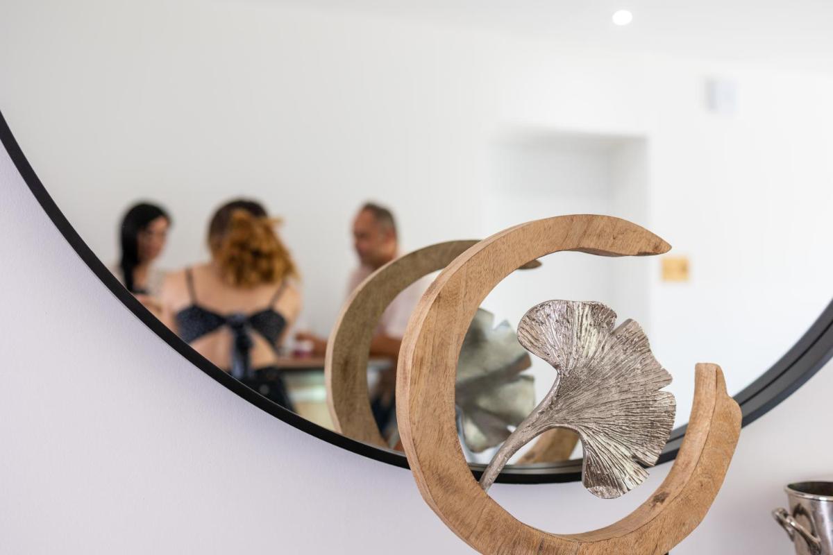Clients de l'établissement Logis Hôtel & Spa Déjeunez Sous L'Arbre
