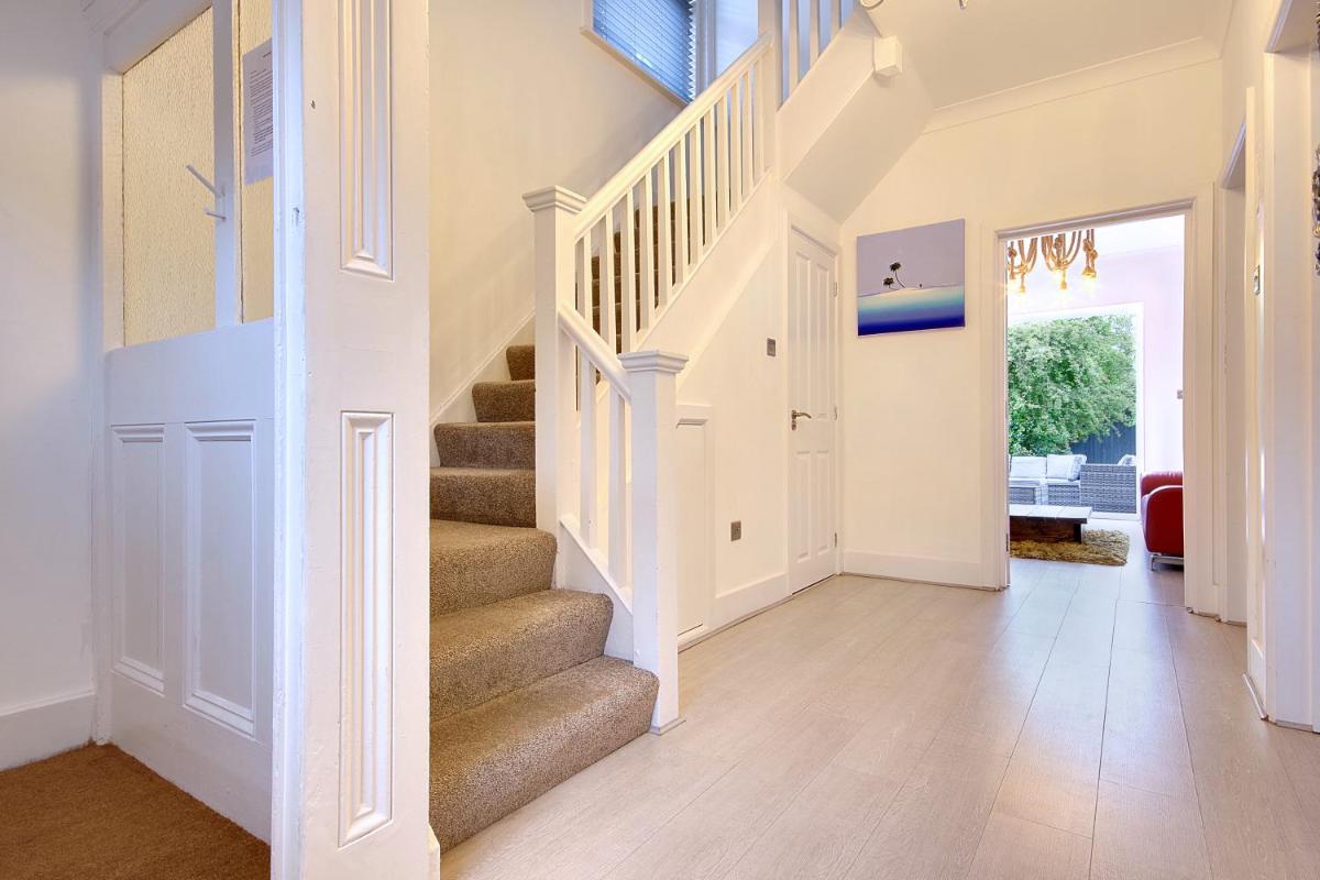7 Palms Villa - Housity