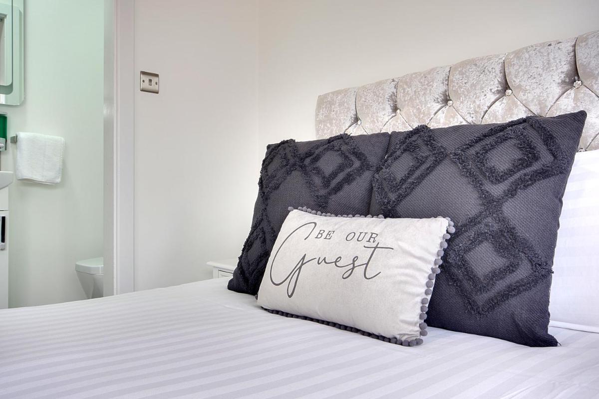 7 Palms Villa - Housity