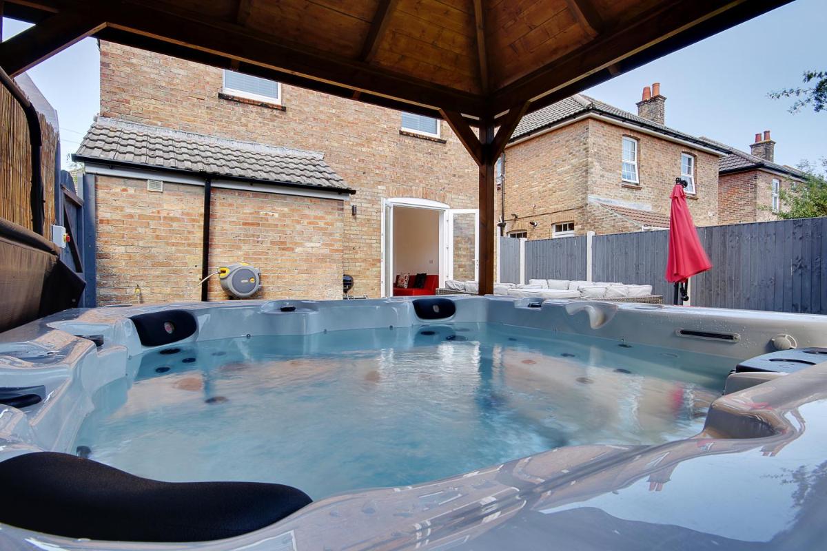 7 Palms Villa - Housity