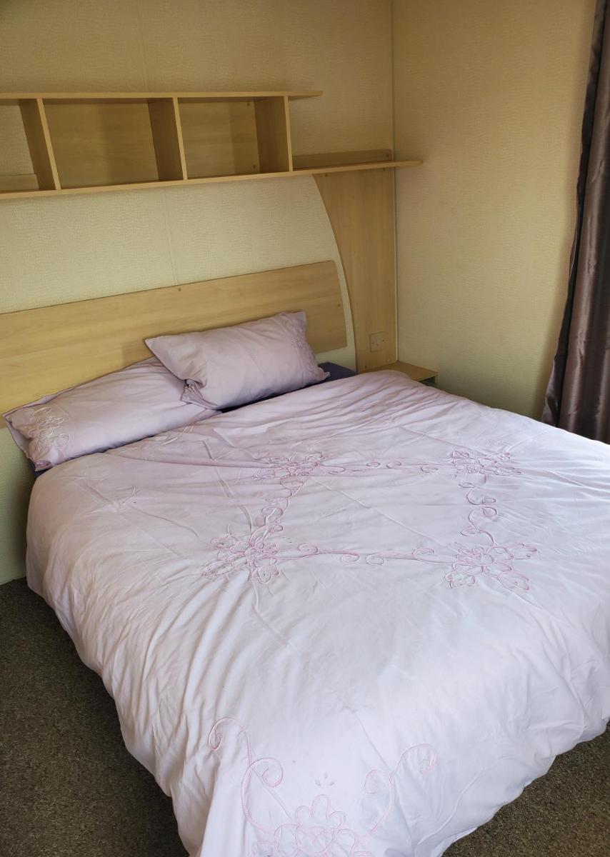 Caravan Seaside Holiday - Housity