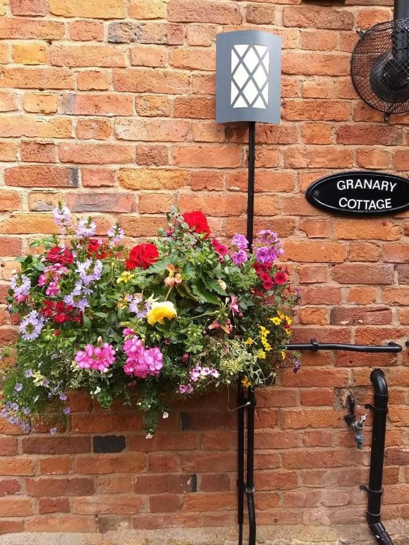 Granary Cottage - Housity