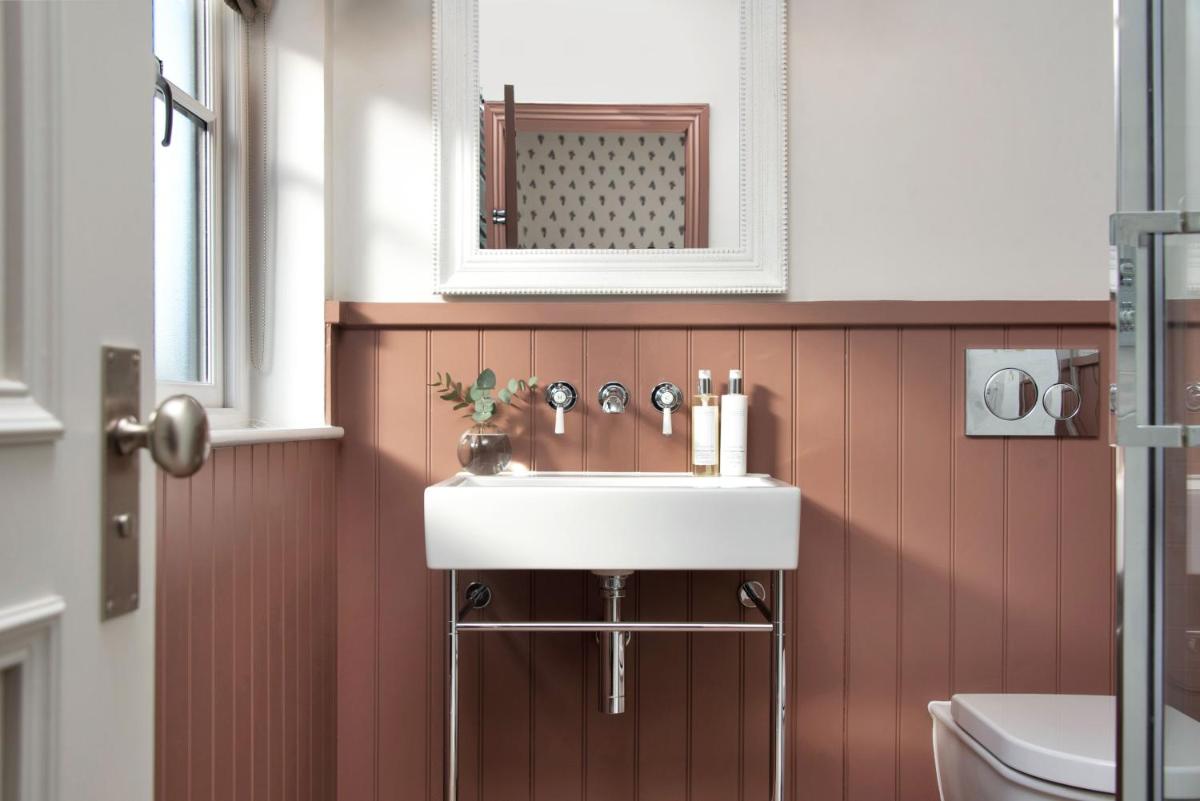 Nevill Arms Inn - Housity