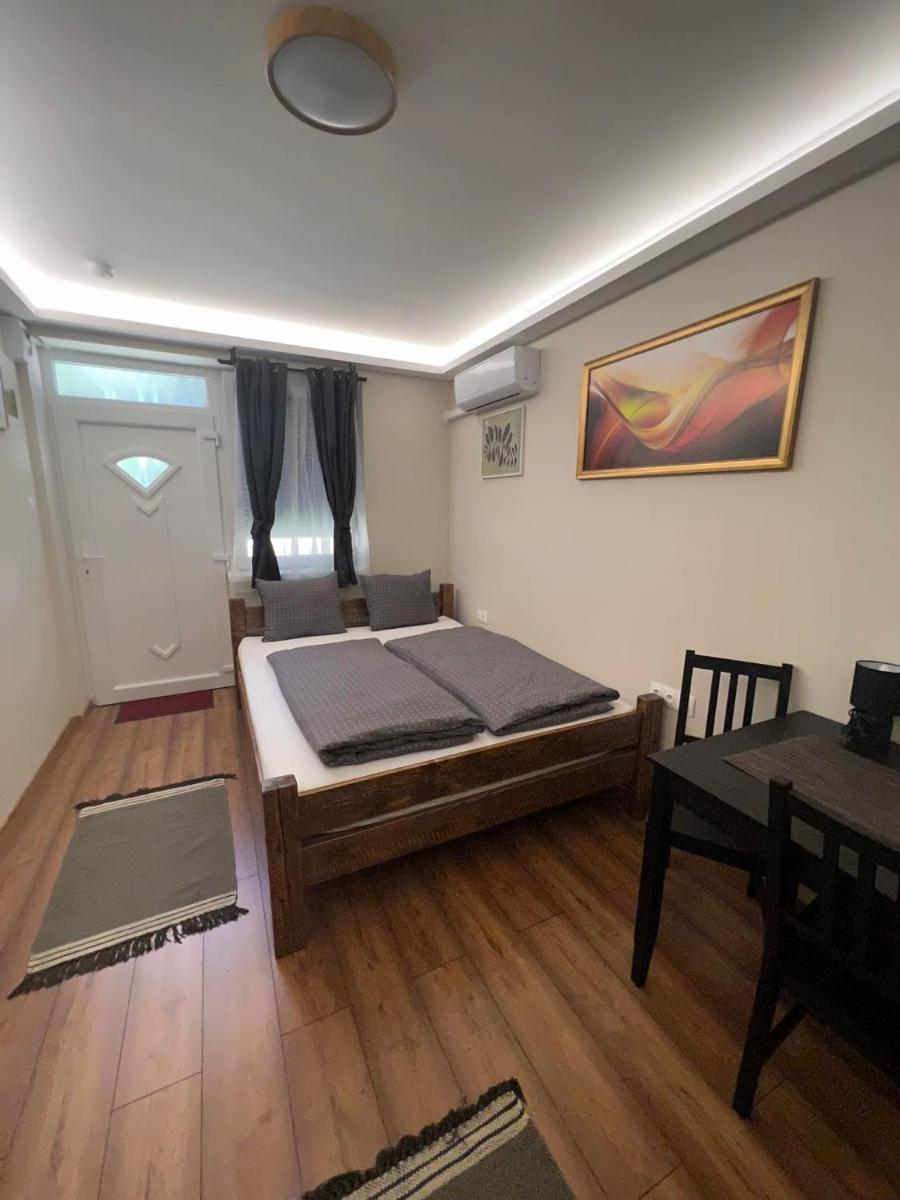 Pálma Apartmanok Szálláshely Százhalombatta 4a - Housity