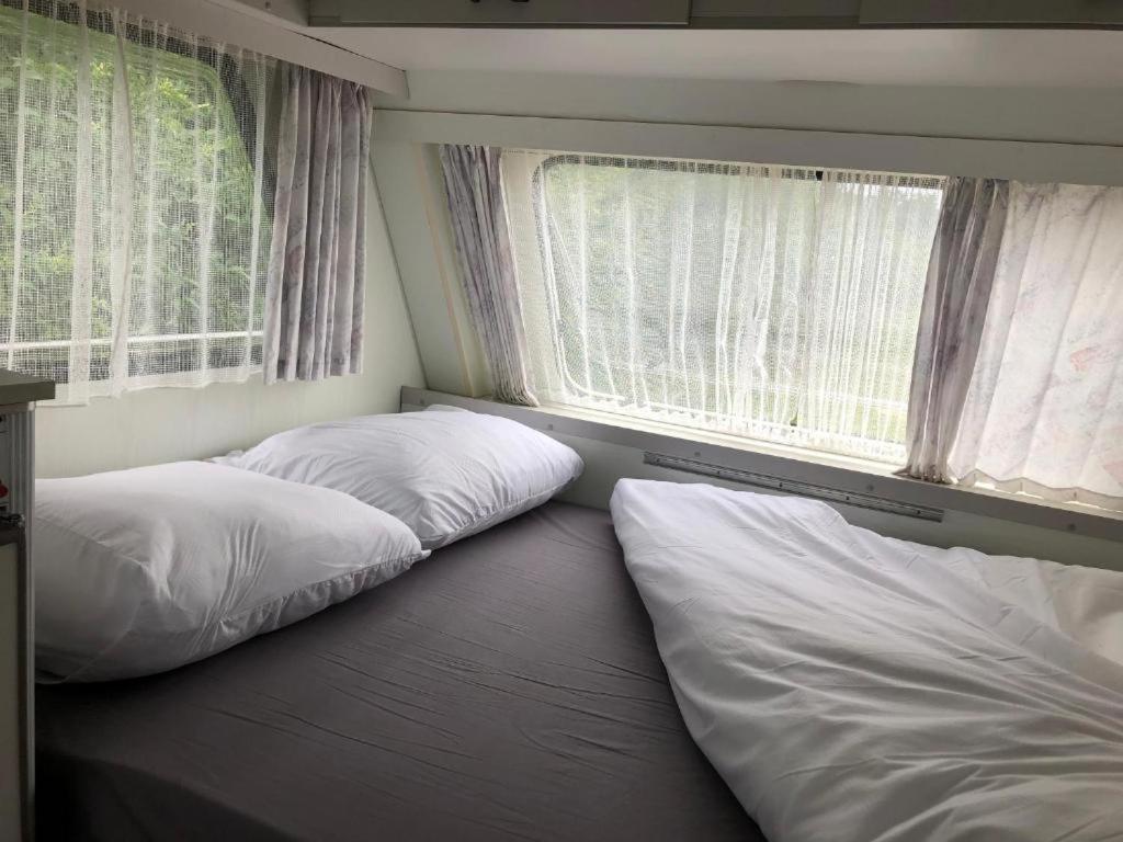 Volledig uitgeruste 2/3 persoons caravan - Housity