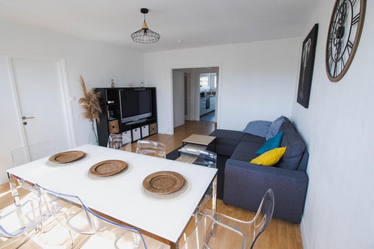 Spacieux appartement avec Balcons, 4 chambres, espace & confort, Centre Gare - Housity