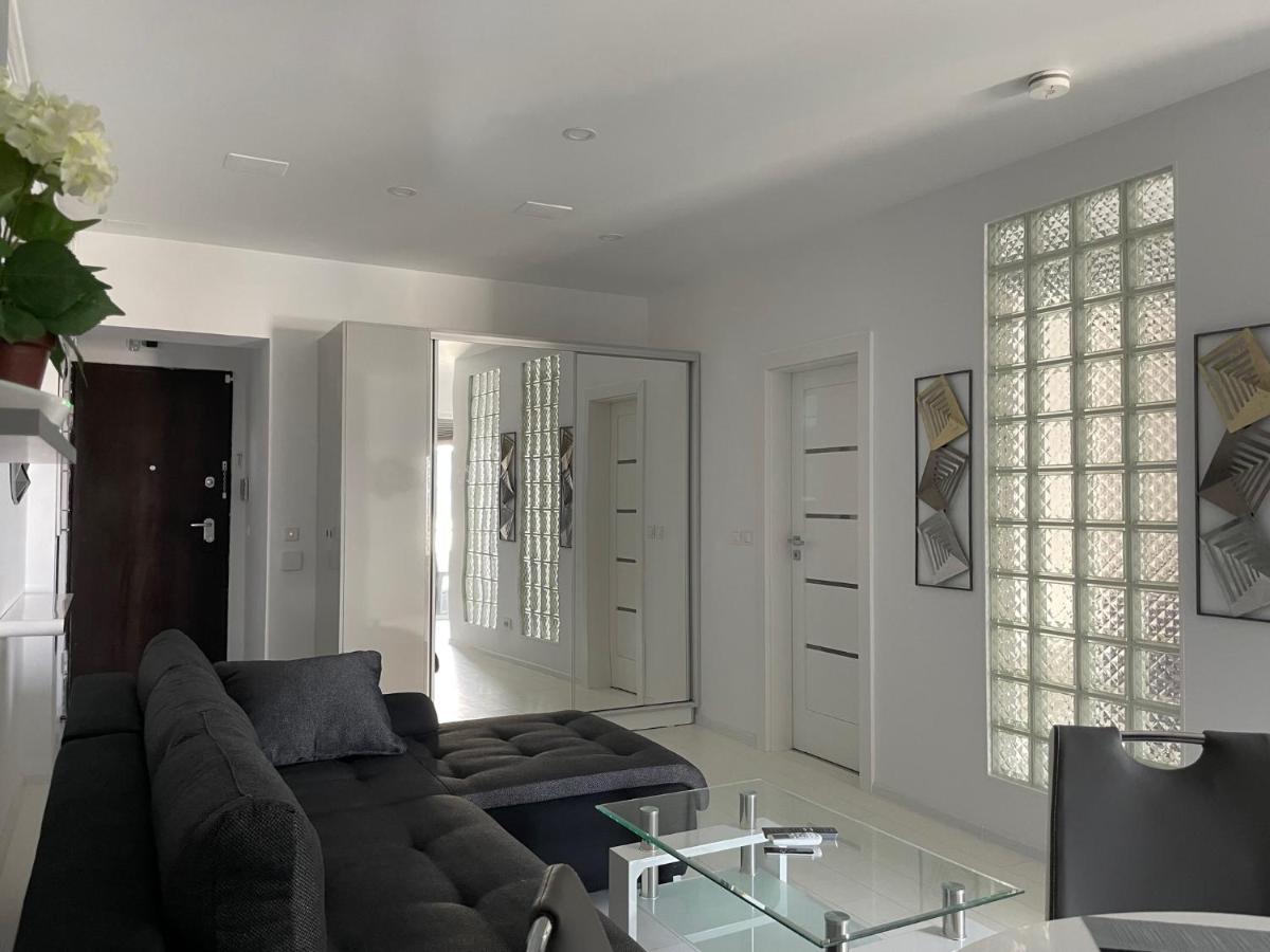Luxury Westpark 2-Room Apartment Lakeview W5 - Housity