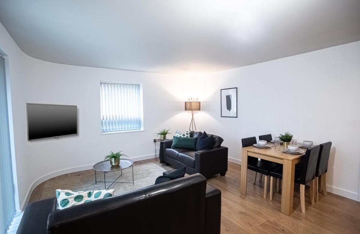 Stylish 2 Bed City Centre Apartment Sheffield - Available & Book Today - Housity